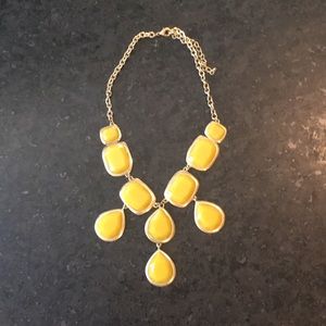 Necklace with yellow stones in gold